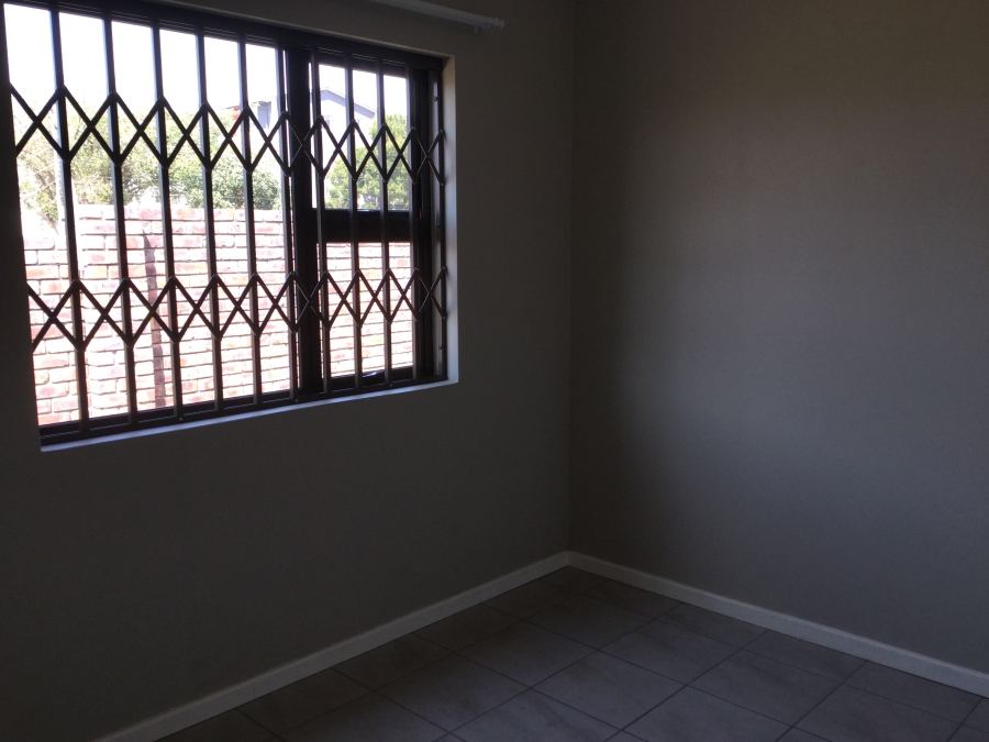To Let 2 Bedroom Property for Rent in Humewood Eastern Cape